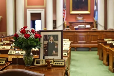 Minnesota Voters Go to Election Sites to Occupy Position of Slain Lawmaker